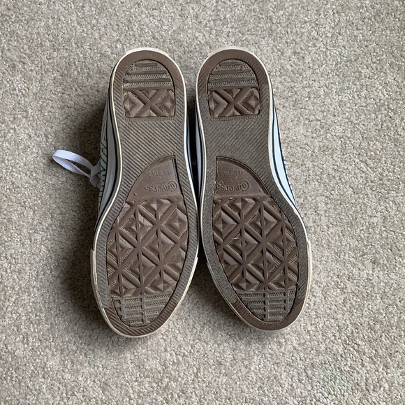 Converse Low Top Sneakers - Picture 4 of 6